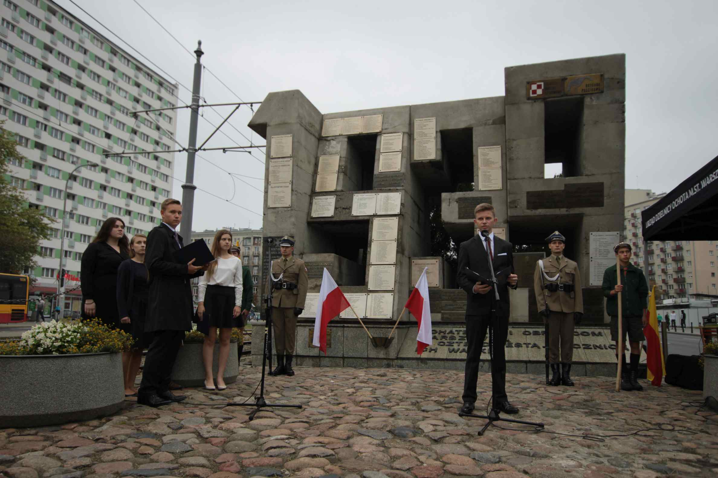 Uroczystość przy pomniku