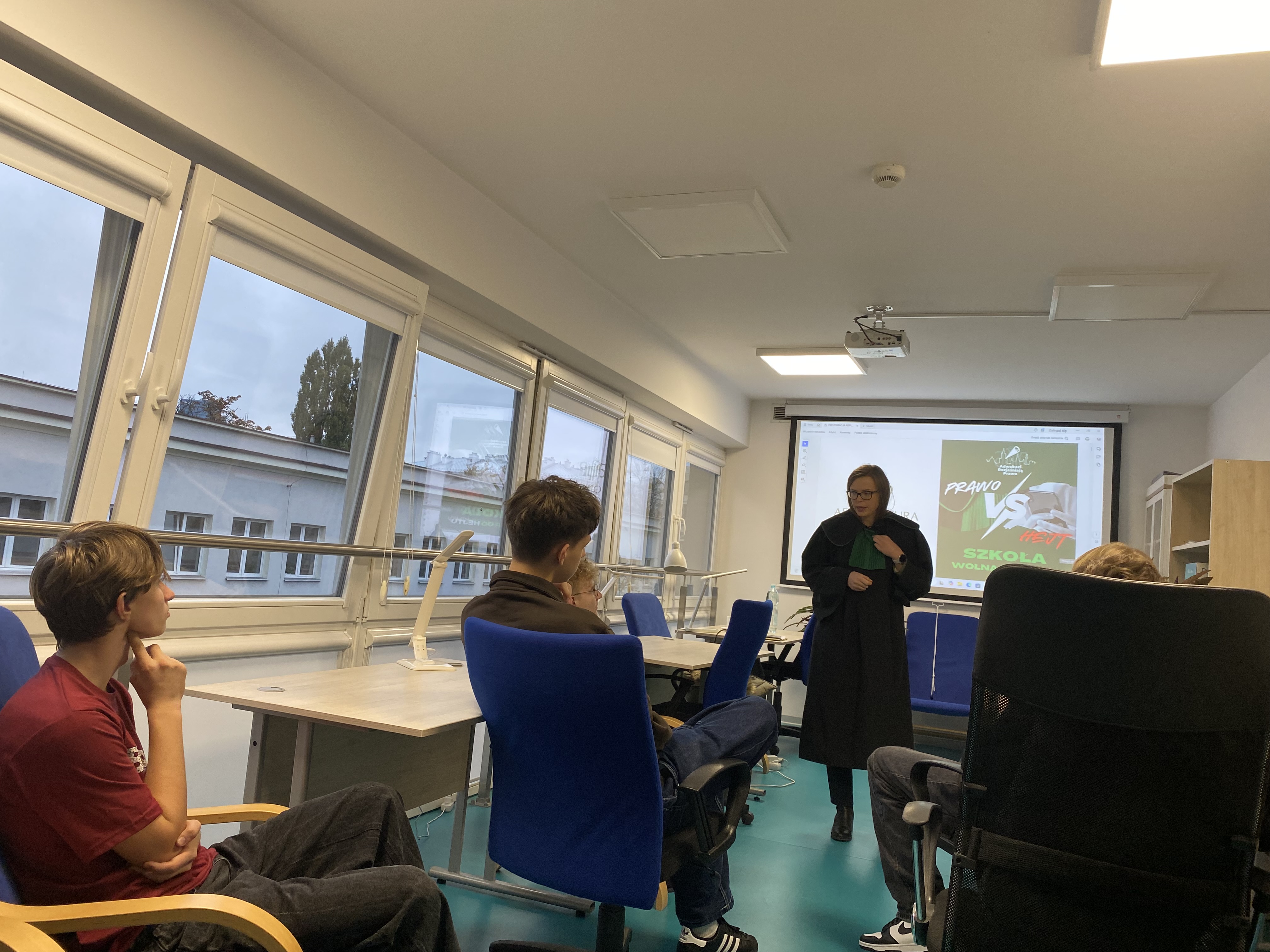 warsztaty uczestnicy z gościem