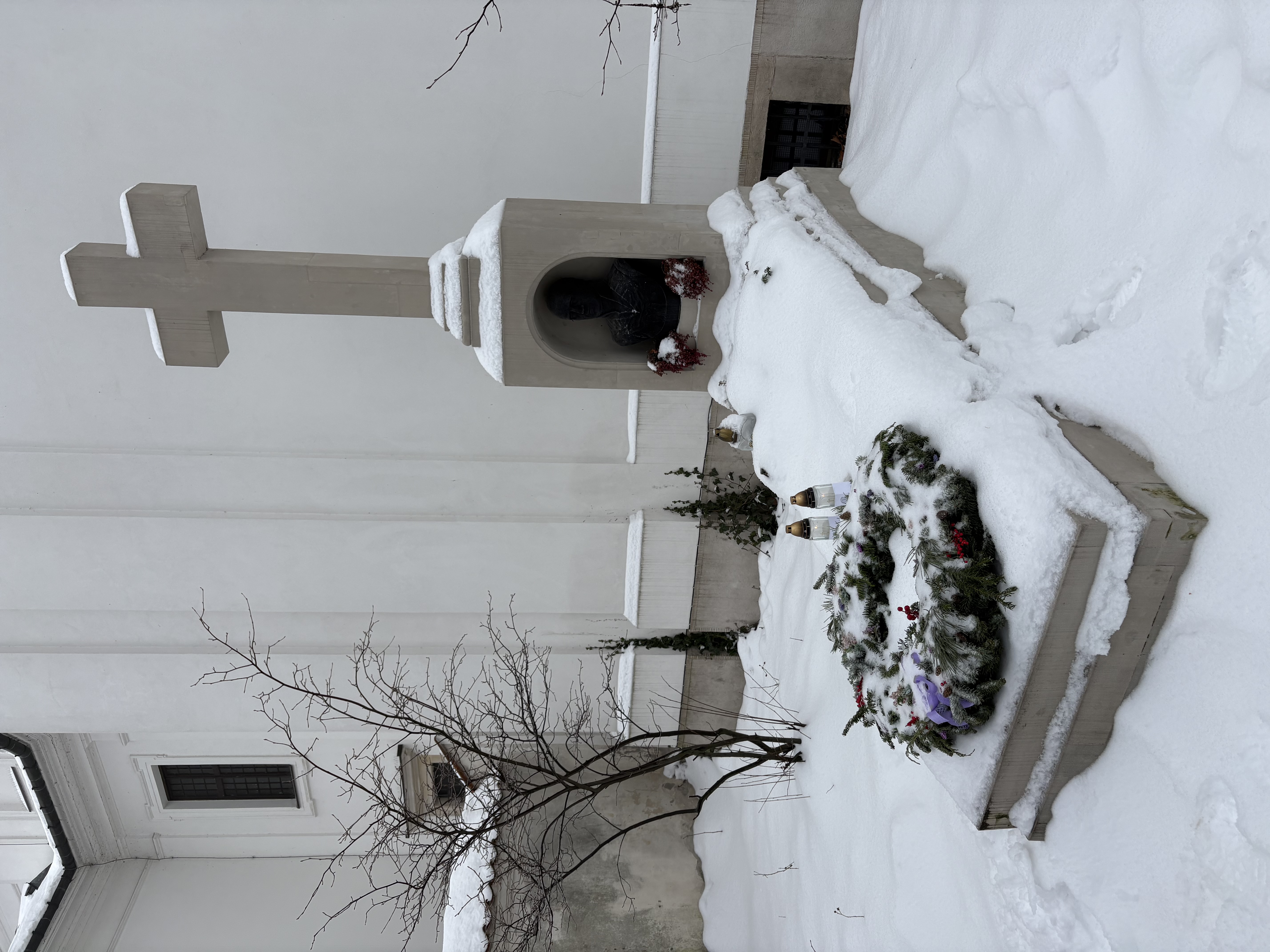 pamiętamy, uczniowie, nauczyciele oraz Stowarzyszenie Wychowanków Szkoły